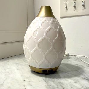 𝓨𝓸𝓾𝓷𝓰 living essential oils diffuser
